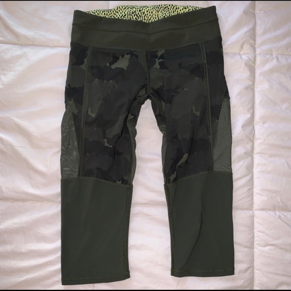 Lululemon camo cropped leggings